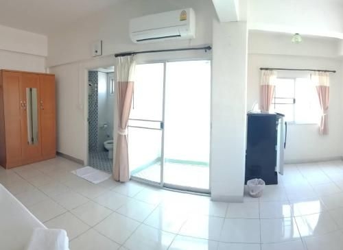 สไมล์เพลสแอนด์เรสซิเด้นท์ (Smile Place & Residence)0