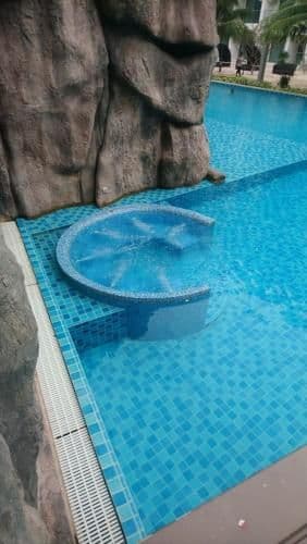Apartment with Pool View