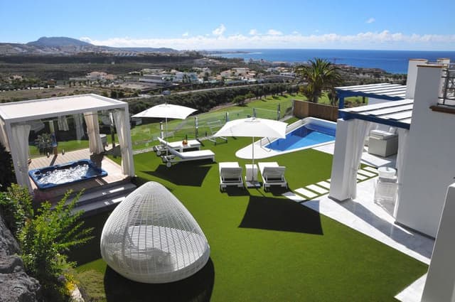 VILLA THREE BEDROOMS WITH PRIVATE POOL