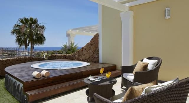 VILLA WITH JACUZZI
