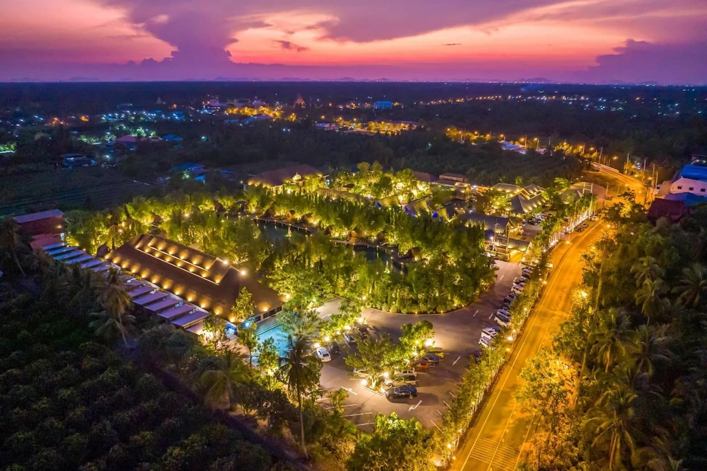 คุ้มดำเนิน รีสอร์ต (Khum Damnoen Resort)0