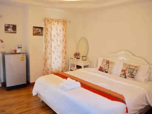 Deluxe Room (2 Adults + 1 Child)