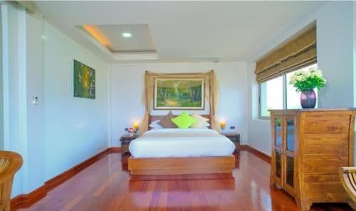 Three Bedroom Apartment with Balcony