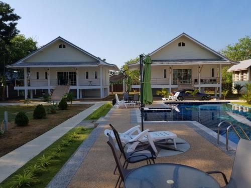 Poolside Bungalows0