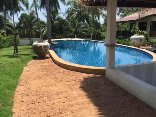 Blue Coconut House0