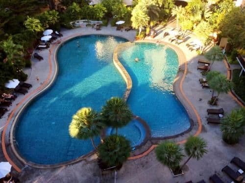 Apartment with Pool View