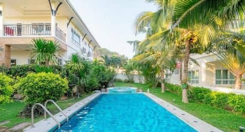 Luxurious Villa with Private Pool and Jacuzzi Luxurious Villa with Private Pool and Jacuzzi