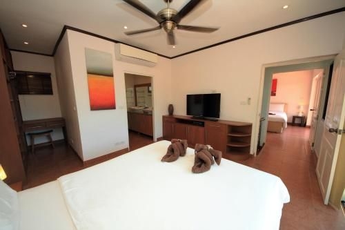 Beachfront Resort 2-Bedroom Villa Palm Only 40 Meters to Beach2