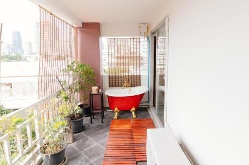 Apartment with Shower