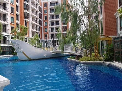 Espana Condo by Som2