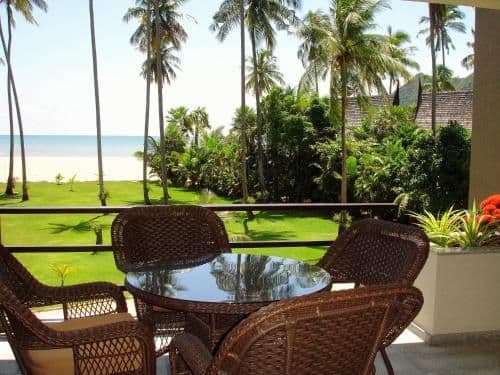One-Bedroom Apartment with Sea View