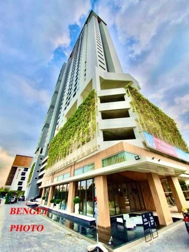 Stunning Panoramic Sea View from 28 floor Veranda Residence1