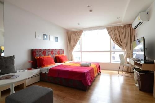 Studio Apartment Near BTS Sky Train Station0