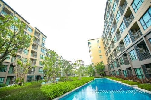 Apartment with Pool View