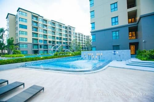 Apartment with Pool View