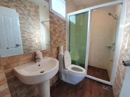 4BR townhouse above 7-11, MRT, Super Convenient 4BR townhouse above 7-11, MRT, Super Convenient