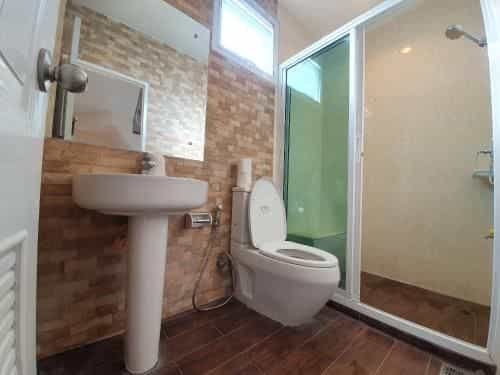 4BR townhouse above 7-11, MRT, Super Convenient 4BR townhouse above 7-11, MRT, Super Convenient