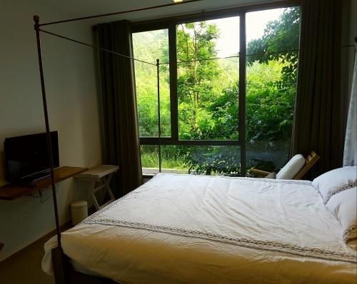 The Valley Escape No.21 (2 br)3