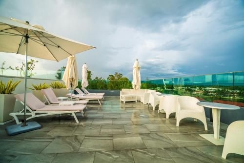 Oceanstone Resort by Lofty4