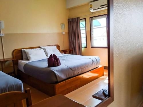 Funky Monkey Guesthouse & Tours0
