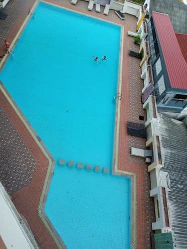 Apartment with Pool View