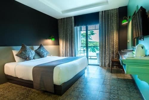 Superior King Room with River View