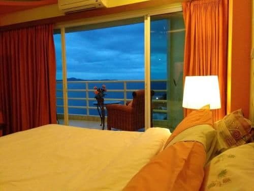 One-Bedroom Suite with Sea View