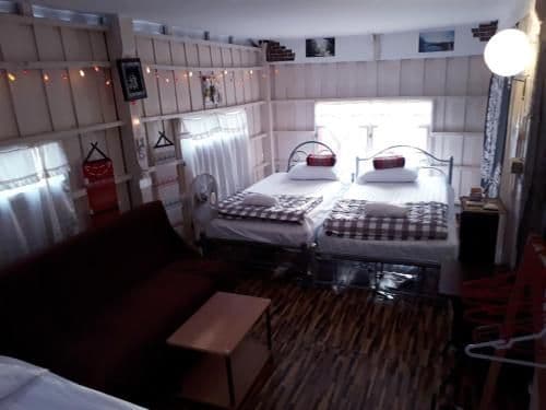 Triple Room with Shared Bathroom and Air Conditioning