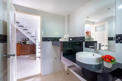 Kamala Beach Front Villas2