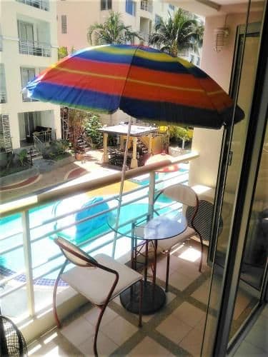Apartment with Pool View