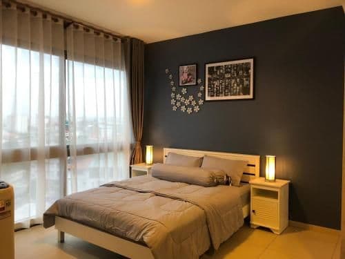 King Studio with Sofa Bed