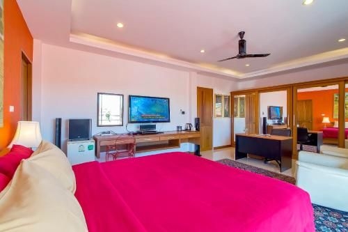 Luxury 7 Bedroom Sleeps 14 Pool Villa in Pattaya1