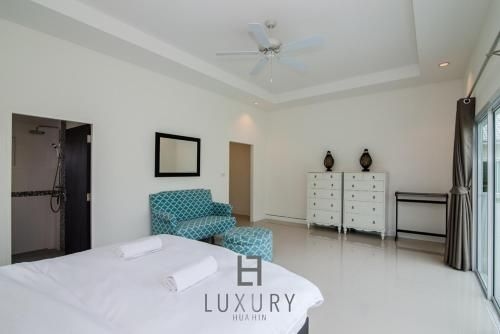 Private 4 bedroom pool villa Hua Hin L282
