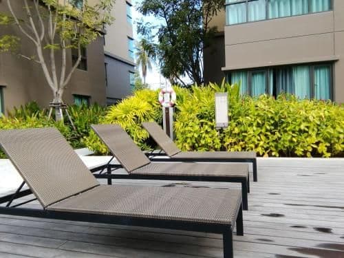 Apartment with Pool View