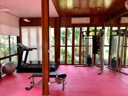 Riverside Exquisite Villa Living3