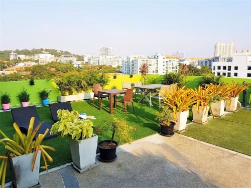Fantastic roof top pool1