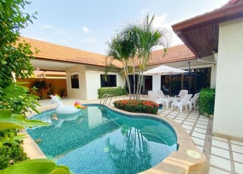 pattaya city center 3bedrooms pool villa near terminal 21 mall/ Hollywood clud pattaya city center 3bedrooms pool villa near terminal 21 mall/ Hollywood clud
