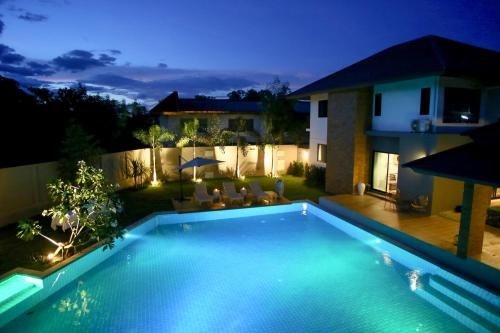 Moin 1617 Poolside Villa0