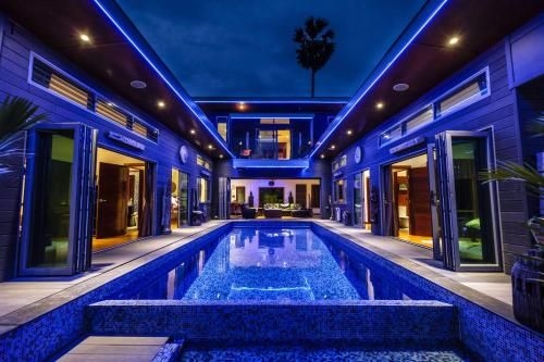 Stunning villa with ocean views and free car0