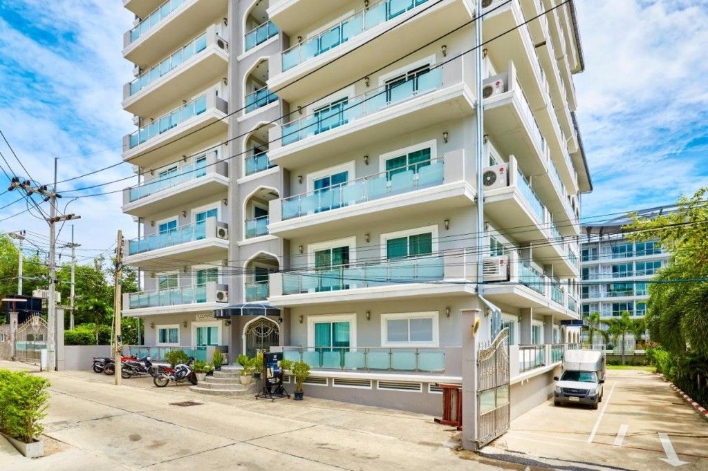ทิวดอร์ คอร์ท บาย แฟนตาซี บีช (Tudor Court by Fantasea Beach)0