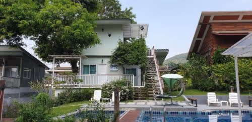 Queen Room with Pool View