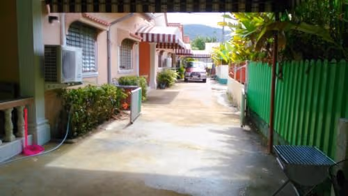 Bungalow with Patio