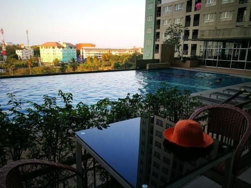 Pattaya LPN Condo with Swimming pool View10