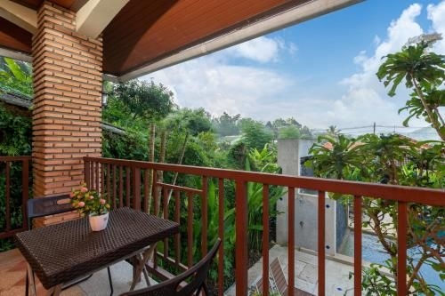 Mountain view villa with pool and garage4