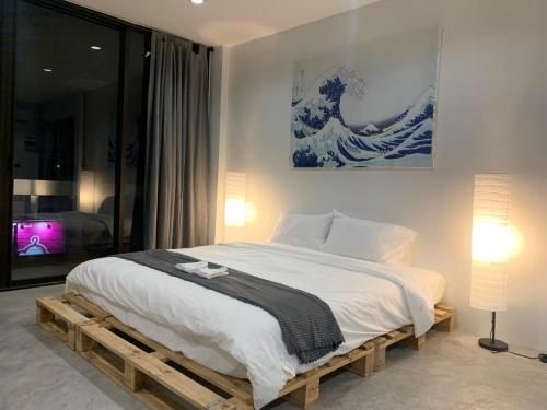 The corner bedroom0