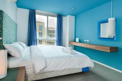 Apartment with Pool View