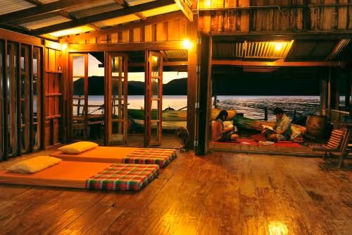 Single Bed in Mixed Dormitory Room