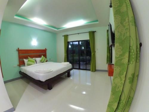 บ้านรีนา รีสอร์ต (Baan Reena Resort)0