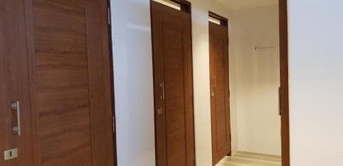Family Room (8 Adults) with Shared Bathroom