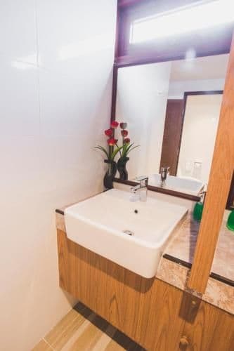 Family Room (8 Adults) with Shared Bathroom